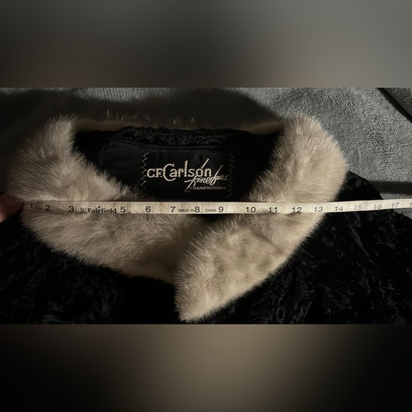 Breathtaking Vintage Fur Coat - Picture 9 of 12